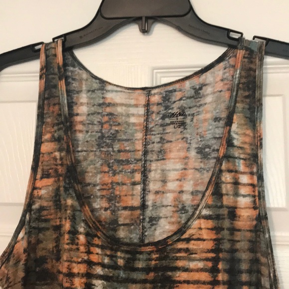 Tank Top - Picture 2 of 4